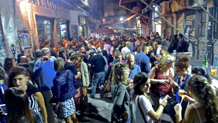 La vie nocturne de Palerme est plus que familiale
