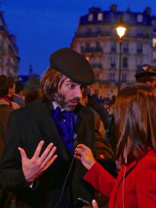 Le député Cedric Vilani est interviewé à propos de l'incendie de Notre-Dame deParis