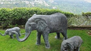 Statue dans les jardins de l'hôtel de la chèvre d'or à Eze. Elephants