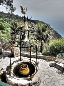 Puits dans les jardins de l'hôtel de la chèvre d'or à Eze.